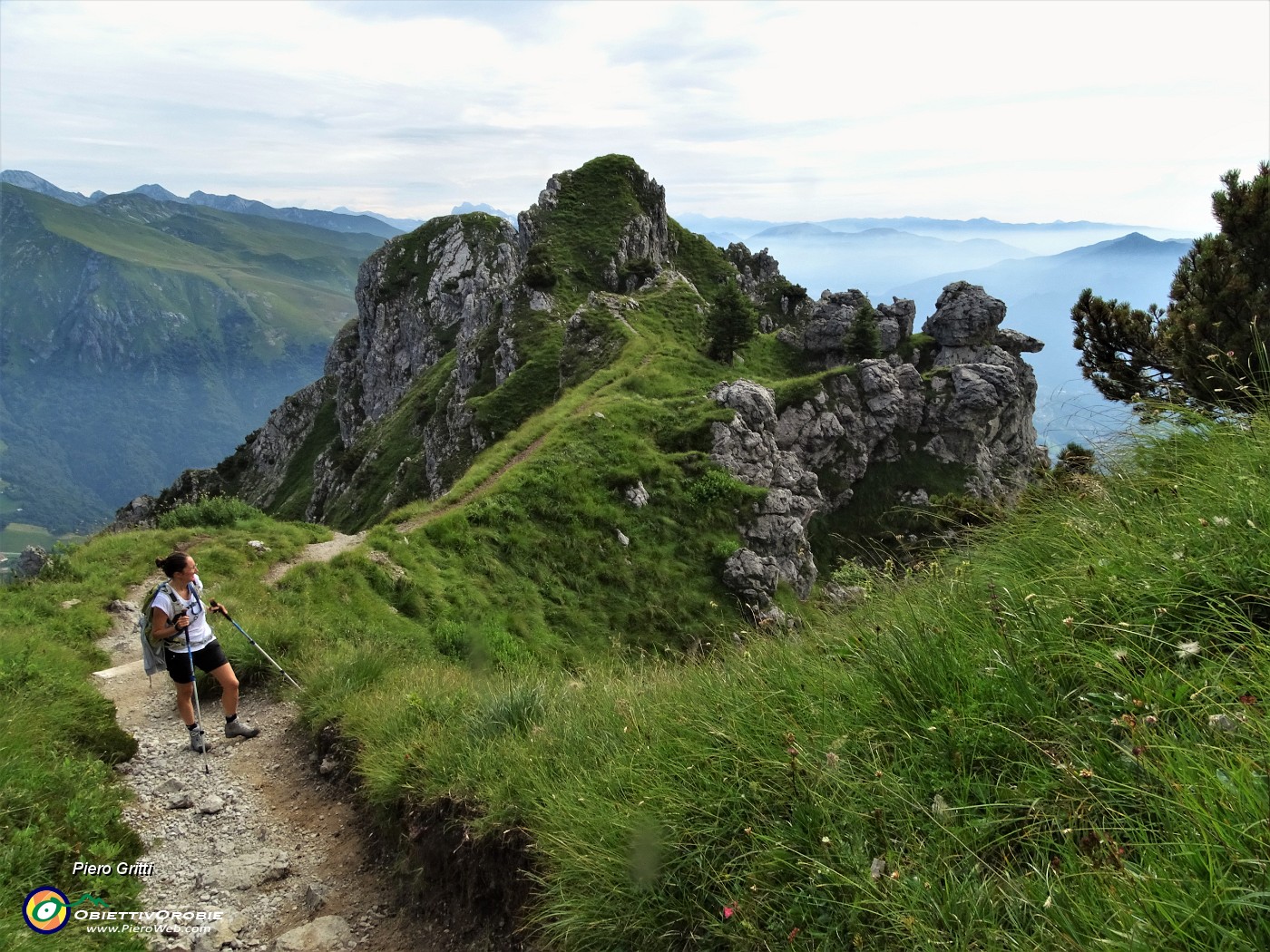 16 Vista sul Col dei Brassamonti.JPG -                                